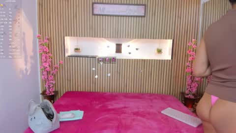 joy_vergara_ online show from November 1, 9:41 pm