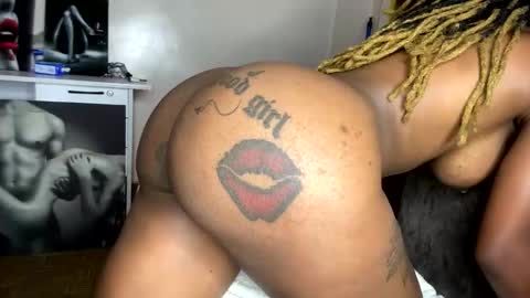 Butterflyass online show from October 25, 3:14 am