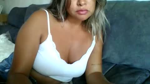 Snapshot of juanita_cw chatting on October 3, 4:23 pm juanita_cw online show from October 3, 4:23 pm
