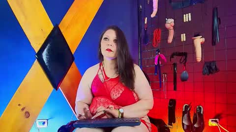 judith_mature_bdsm online show from February 17, 3:39 am
