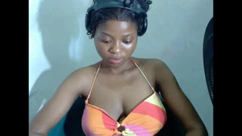 juicynpinkx online show from April 20, 6:11 pm