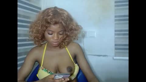 juicynpinkx online show from March 14, 12:55 am