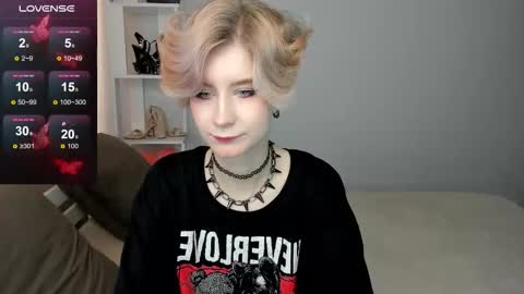 Snapshot of julescrown chatting on September 11, 1:06 am Jules online show from September 11, 1:06 am