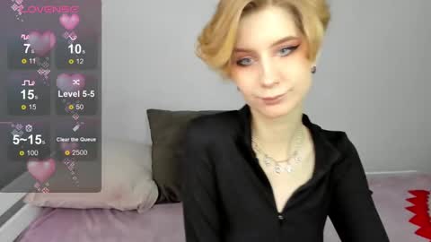 Snapshot of julescrown chatting on February 18, 1:10 am Jules online show from February 18, 1:10 am