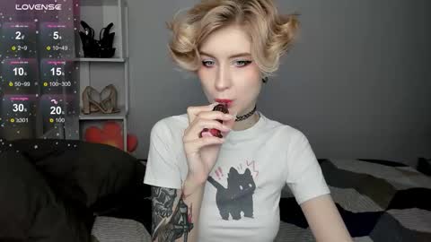 Snapshot of julescrown chatting on September 22, 12:53 am Jules online show from September 22, 12:53 am