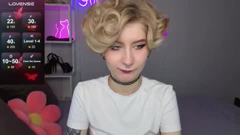 Snapshot of julescrown chatting on October 12, 1:08 am Jules online show from October 12, 1:08 am