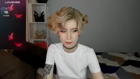 Snapshot of julescrown chatting on September 18, 12:53 am Jules online show from September 18, 12:53 am