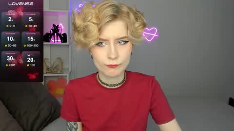 Snapshot of julescrown chatting on October 5, 1:10 am Jules online show from October 5, 1:10 am