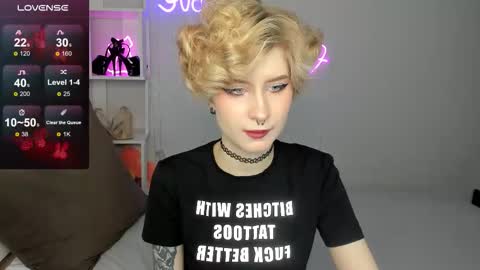 Snapshot of julescrown chatting on October 6, 1:11 am Jules online show from October 6, 1:11 am