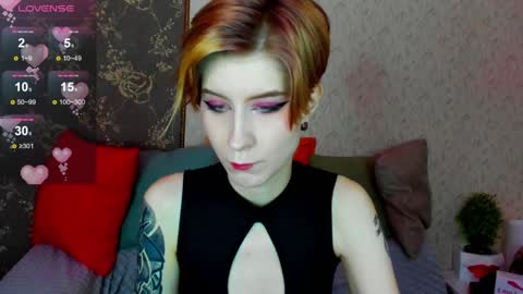 Snapshot of julescrown chatting on December 6, 1:07 am Jules online show from December 6, 1:07 am