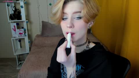 Snapshot of julescrown chatting on January 15, 1:23 am Jules online show from January 15, 1:23 am