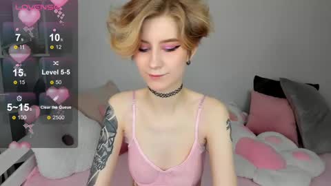 Snapshot of julescrown chatting on March 11, 12:54 am Jules online show from March 11, 12:54 am