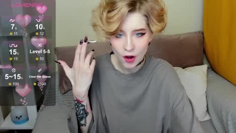 Snapshot of julescrown chatting on January 31, 1:22 am Jules online show from January 31, 1:22 am