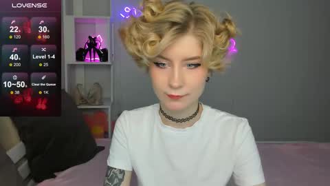 Snapshot of julescrown chatting on October 4, 1:00 am Jules online show from October 4, 1:00 am