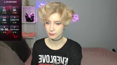 Snapshot of julescrown chatting on October 19, 12:56 am Jules online show from October 19, 12:56 am