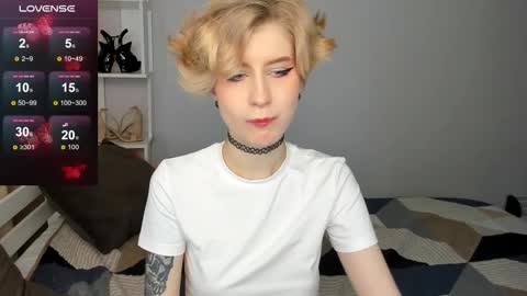 Snapshot of julescrown chatting on September 27, 2:19 am Jules online show from September 27, 2:19 am