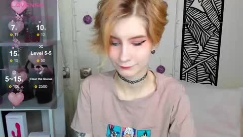 Snapshot of julescrown chatting on January 18, 1:19 am Jules online show from January 18, 1:19 am