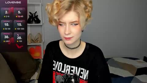 Snapshot of julescrown chatting on September 29, 2:38 am Jules online show from September 29, 2:38 am