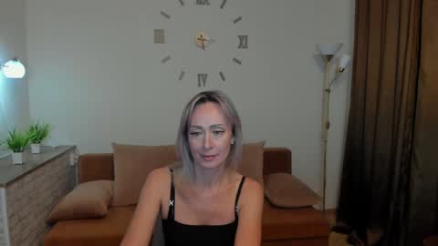 julia__cherry_ online show from February 5, 3:31 pm