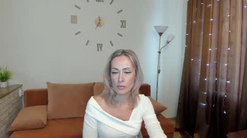 julia__cherry_ online show from December 28, 10:25 am