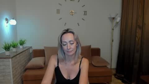 julia__cherry_ online show from January 31, 2:39 pm