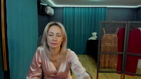 julia__cherry_ online show from October 12, 2:30 pm