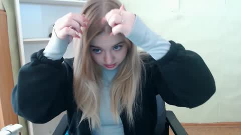 Snapshot of juliacrazy_ chatting on February 21, 6:40 am juliacrazy_ online show from February 21, 6:40 am