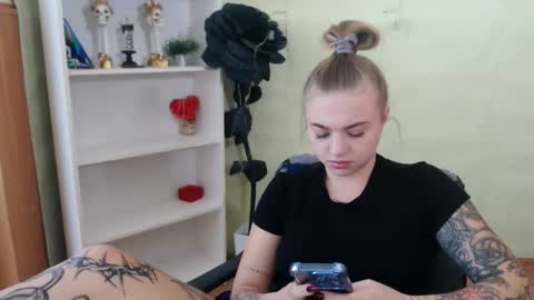 Snapshot of juliacrazy_ chatting on September 22, 6:01 am juliacrazy_ online show from September 22, 6:01 am