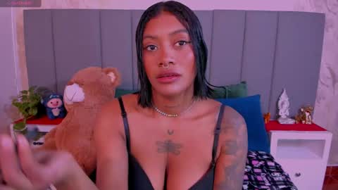 Snapshot of julianamiller chatting on January 20, 12:04 am juli online show from January 20, 12:04 am