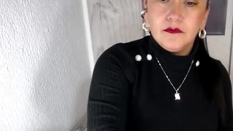 julianawet_25 online show from February 19, 4:56 am