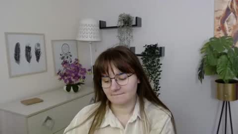 Julie online show from November 24, 2:30 pm