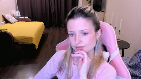 Julie online show from March 28, 4:28 pm