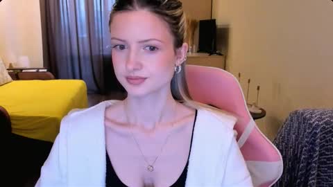 Julie online show from February 10, 4:48 am