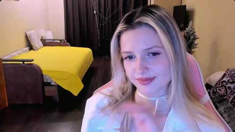 Julie online show from December 13, 7:53 pm