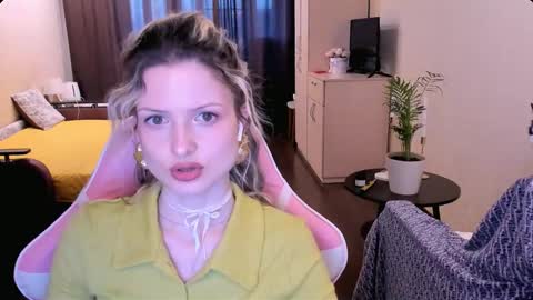 Julie online show from March 31, 1:55 pm