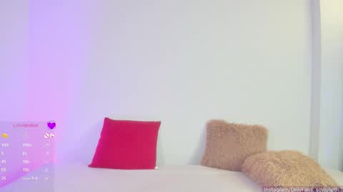 Snapshot of julieth1_ chatting on October 3, 4:56 pm . online show from October 3, 4:56 pm