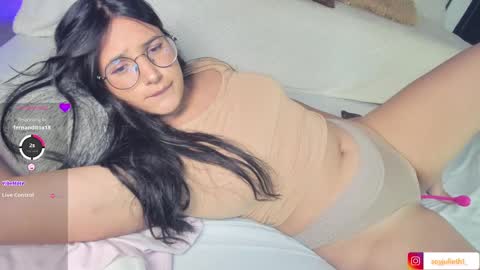Snapshot of julieth1_ chatting on February 14, 8:48 pm . online show from February 14, 8:48 pm