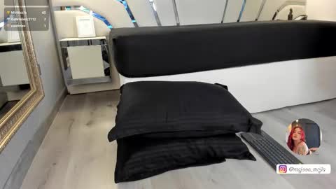 julieth_rojas online show from September 16, 5:15 am