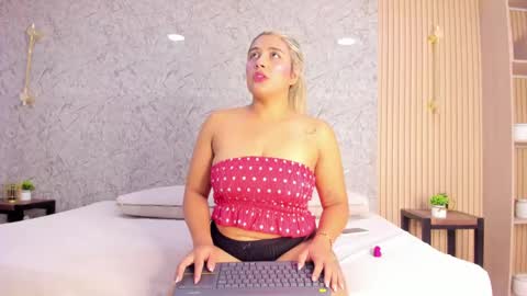 Snapshot of julietha_taylor chatting on October 9, 3:32 am Julietha online show from October 9, 3:32 am