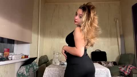 Mia online show from October 21, 9:52 pm