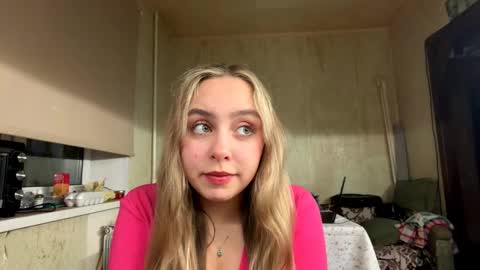 Mia online show from October 24, 8:49 pm