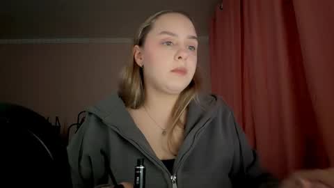 Mia online show from December 19, 9:40 pm