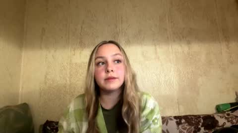 Mia online show from October 16, 8:11 pm