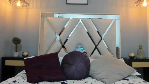 juli  online show from November 10, 7:09 pm