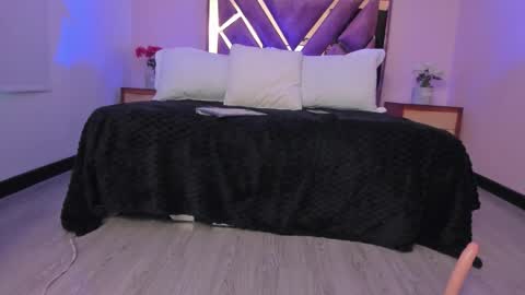 juli  online show from March 10, 8:24 pm