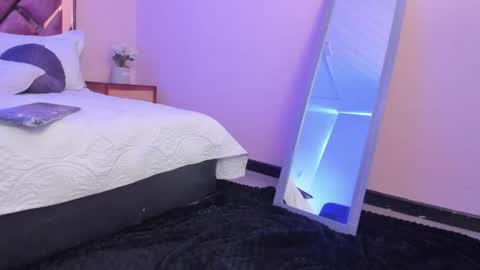 juli  online show from March 19, 8:57 pm