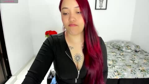Snapshot of juline_smithh chatting on February 19, 12:00 pm Juline Smith online show from February 19, 12:00 pm