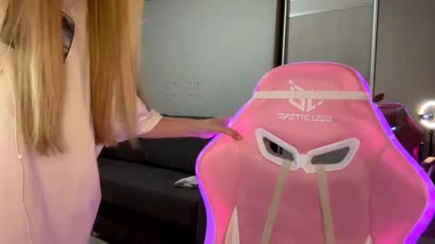 Sofie online show from November 8, 3:39 pm