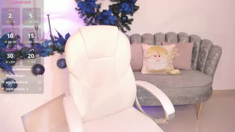 July Adams online show from December 22, 8:06 am