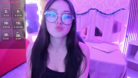 JUNELLE  online show from December 14, 7:30 pm